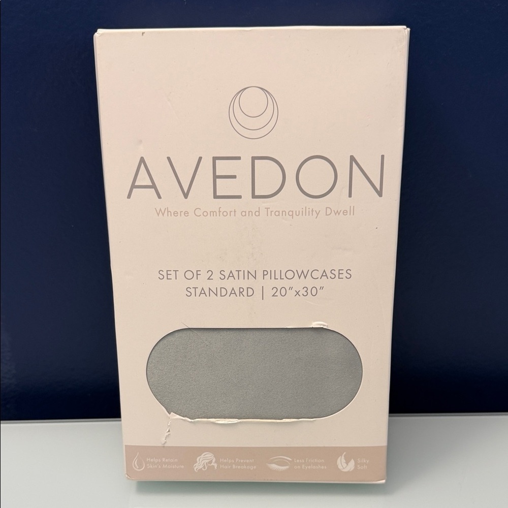 NWT Avedon Satin Pillowcase Set